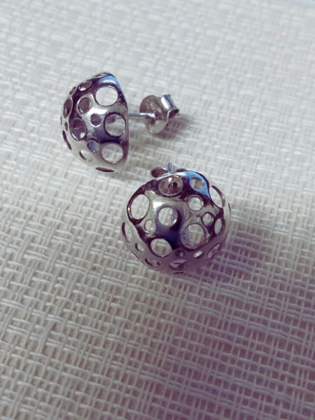 SECOND HAND Liisa Vitali Lepp&auml;kerttu nappikorvakorut